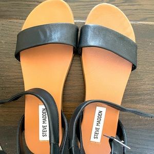 Steve Madden Black and Tan Sandals